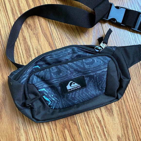 QUIKSILVER AWESOME FANNY PACK BELT BAG - Picture 1 of 6